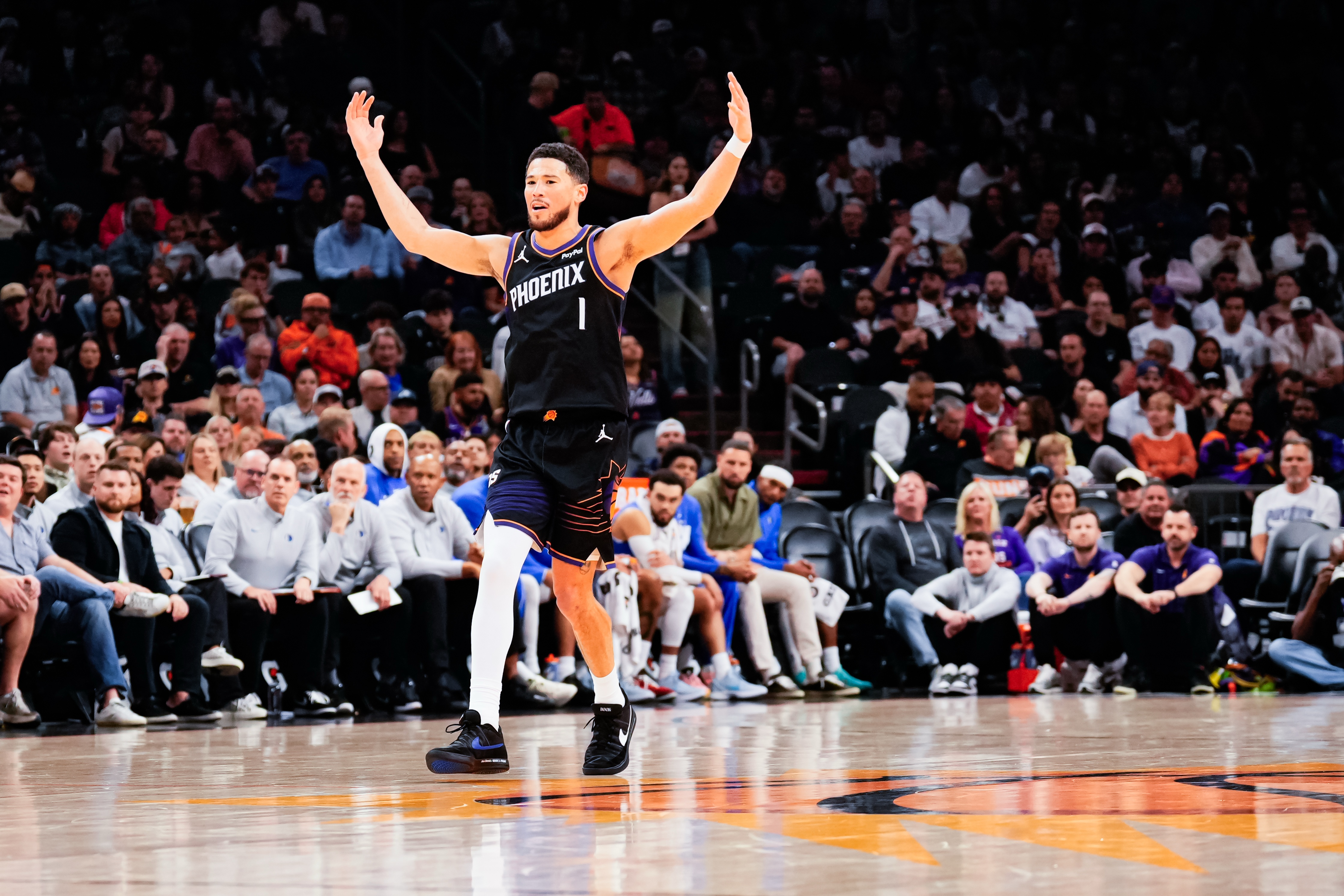 开云APP-杰伦·格林：对手的注意力都在布克那里 我们全队就有了大量机会