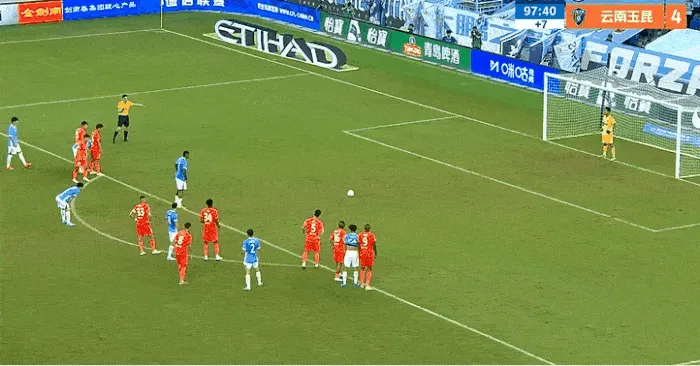开云体育下载官网-韦斯利节奏助跑，骗过门将打进，新鹏城3-4玉昆